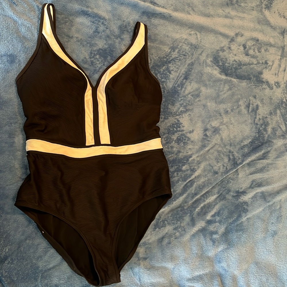 Sea level size 12 black & white bathing suit